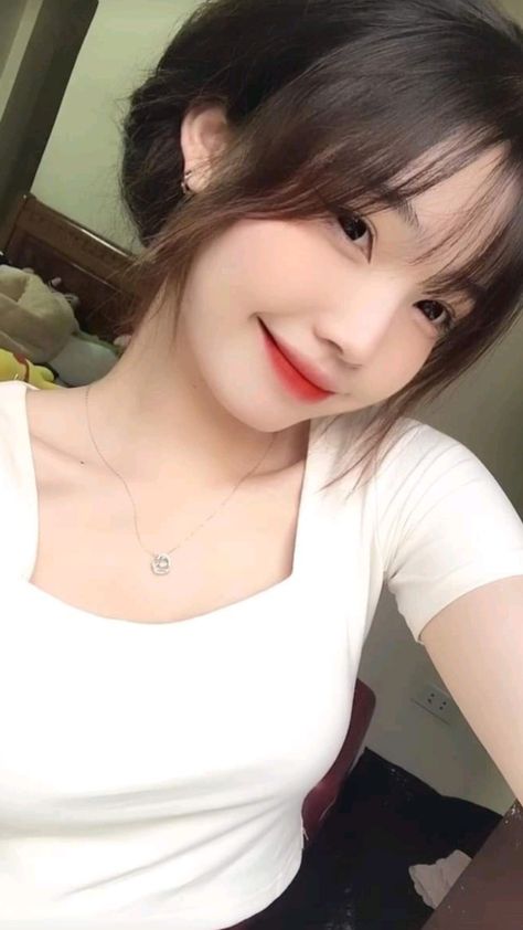 他当着我老公面给我夹菜什么意思